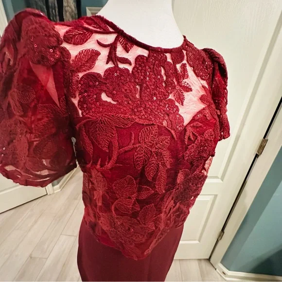 Dress the population XS red Ramona dress lace floral slit $278 - Picture 3 of 11